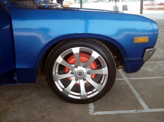 ขายดัทสันช้างเหยียบ 620 สีน้ำเงินสด ติดเครื่องเสียงและไฟแต่งสภาพสวยๆ ทะเบียนเต็ม