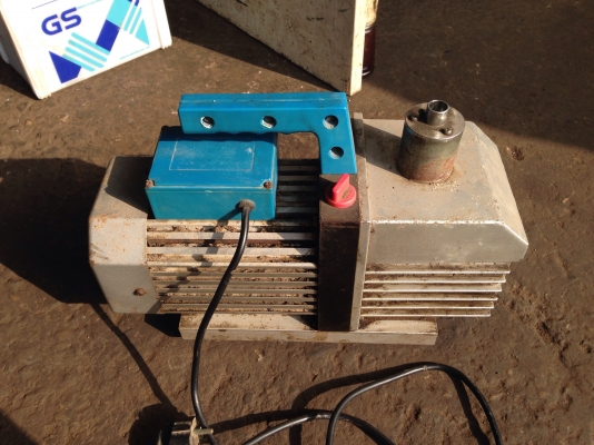 ขาย Vacuum pump ยี่ห้อ Makashi ระบบ rotary สภาพสวย อุปกรณ์ครบ พร้อมใช้งาน มีหลายตัวครับ