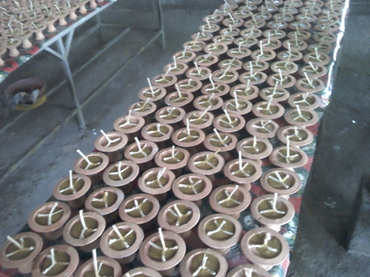 ขายประทีป ,ผางประทีปแบบต่างๆ เอาไว้จุดตอนลอยกระทง, ปีใหม่ ไม่ถึง 1 บาท