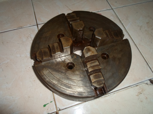 4 จับแท่นกลึง ขนาด  10  นิ้ว  ขาย  2,500  จัดส่งให้ได้
