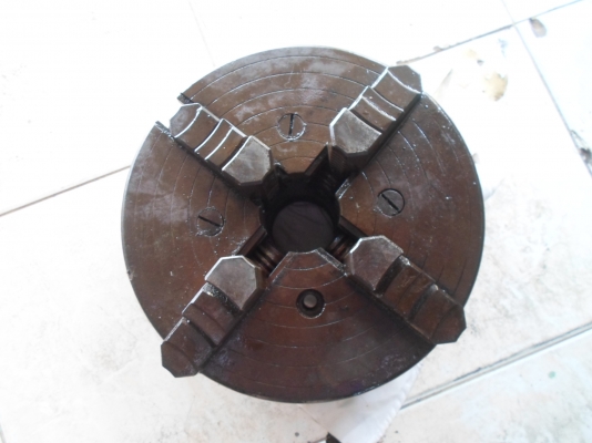 4 จับแท่นกลึง ขนาด  10  นิ้ว  ขาย  2,500  จัดส่งให้ได้