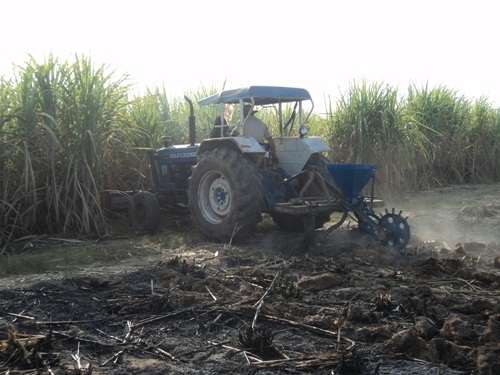 FORD 77 เครื่องดีมากครับระบบผานก็ดีมากครับราคาคุยกันได้ครับ