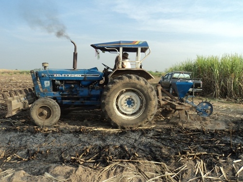 FORD 77 เครื่องดีมากครับระบบผานก็ดีมากครับราคาคุยกันได้ครับ