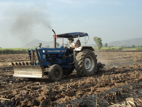 FORD 77 เครื่องดีมากครับระบบผานก็ดีมากครับราคาคุยกันได้ครับ