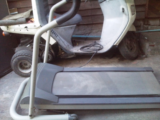 ขายลู่วิ่งไฟฟ้าราคาไมแ5ง ขายลู่วิ่งไฟฟ้าราคาไมแ5ง