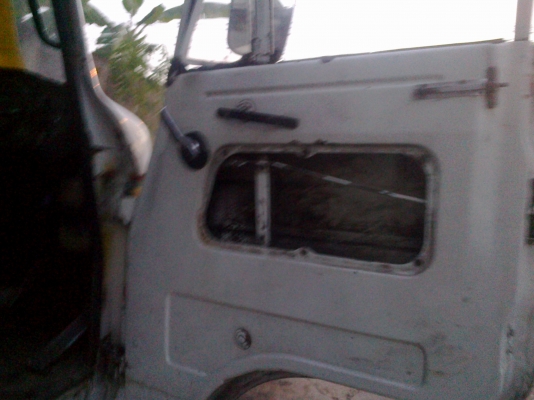 เก็บไว้บรรทุกปุ๋ย HINO KM350 เครื่องDQ100 110ม้า หน้า F หลังF ยางดี7เส้น เก็บไว้บรรทุกปุ๋ย HINO KM350 เครื่องDQ100 110ม้า หน้า F หลังF ยางดี7เส้น