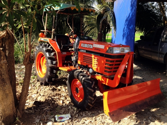 ขายด่วนรถไถคูโบต้าL2605อุปกรณ์ใบมีดดันดินหน้าและผานพรวนรถสวยมากใช้เฉพาะในไร่เครื่องแน่ไม่มีรอยเยิ้มสนใจติดต่อ081-9136451 ขายด่วนรถไถคูโบต้าL2605อุปกรณ์ใบมีดดันดินหน้าและผานพรวนรถสวยมากใช้เฉพาะในไร่เครื่องแน่ไม่มีรอยเยิ้มสนใจติดต่อ081-9136451