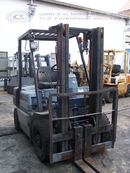 ขาย รถโฟล์คลิฟท์ KOMATSU รุ่น FD25-11 ขาย รถโฟล์คลิฟท์ KOMATSU รุ่น FD25-11