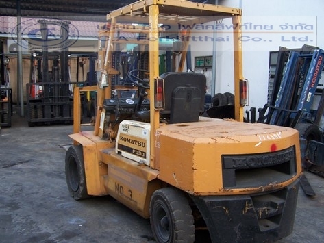 ขาย รถโฟล์คลิฟท์ KOMATSU รุ่น FD30-8 ขาย รถโฟล์คลิฟท์ KOMATSU รุ่น FD30-8