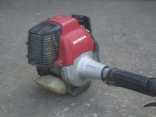 ขายเครื่องตัดหญ้าสะพายบ่า HONDA 4จังหวะ