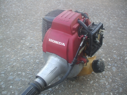 ขายเครื่องตัดหญ้าสะพายบ่า HONDA 4จังหวะ