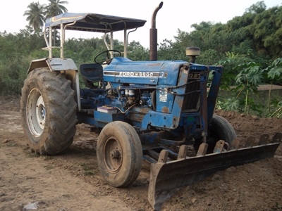 FORD 77 เครื่องดีมากครับระบบผานก็ดีมากมีใบอินวอยให้ครับราคาคุยกันได้ครับ