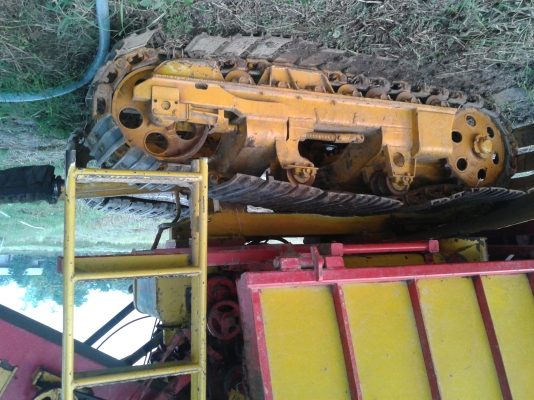 ราคาคุยกันได้ขายถึงวันที่2 ต.ค 57นี้ก่อนลงเกี่ยวข้าวรถเกี่ยวข้าวเกษตรพัฒนา รุ่นเงินมี(เปลี่ยนช่วงล่างใหม่หร้อมเปลี่ยนน้ำมันไฮโดรลิก