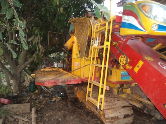 ราคาคุยกันได้ขายถึงวันที่2 ต.ค 57นี้ก่อนลงเกี่ยวข้าวรถเกี่ยวข้าวเกษตรพัฒนา รุ่นเงินมี(เปลี่ยนช่วงล่างใหม่หร้อมเปลี่ยนน้ำมันไฮโดรลิก