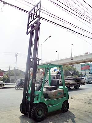 ขายรถยกมิตซูบิชิ 1.5 ตัน (รุ่นใหม่) เครื่องเบนซิน  กระบอกคู่   เสาสูง 3.5 เมตร ยางตันใหม่ 4 ล้อ พวงมาลัยเพาเว่อร์  สีเดิมจากนอก นำเข้าจากญี่ปุ่น ใช้งานได้ทันที