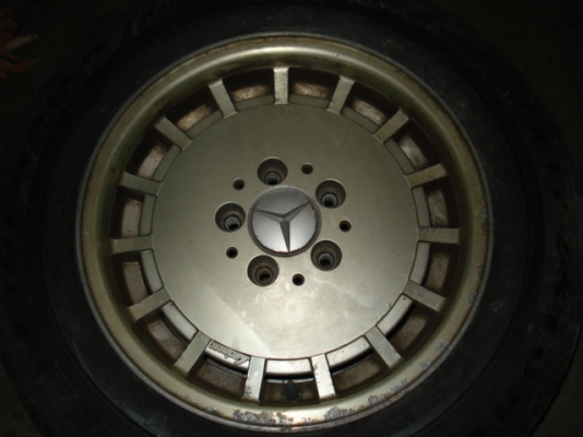 ขายล้อbenzขอบ15นิ้วครับ