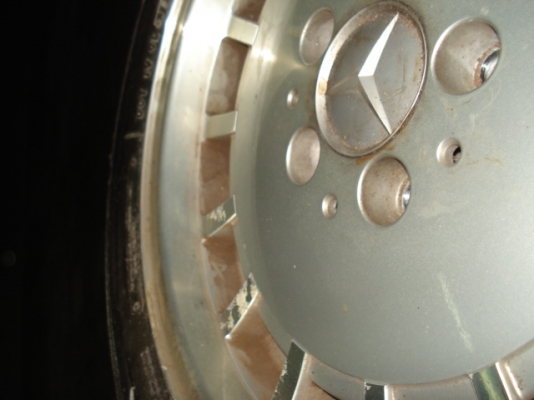 ขายล้อbenzขอบ15นิ้วครับ