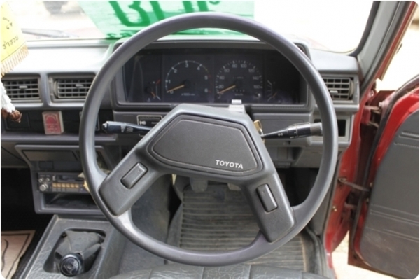 TOYOTA HILUX HERO CAB ปี 1990 TOYOTA HILUX HERO CAB ปี 1990