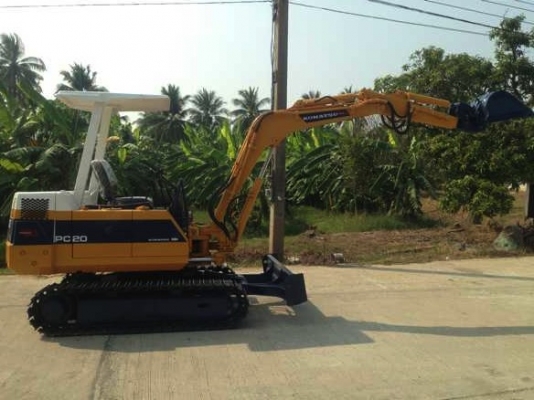 ต้องการขายรถแบ็คโฮ Komatsu pc20-6  ไม่แพง