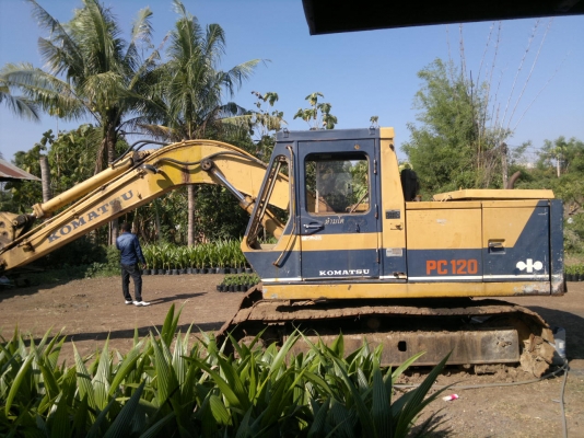ขายรถแบคโฮ KOMATSU PC-120-2 เอกสารเล่มทะเบียน รถสวยประมาณ 80\% lสนใจโทร