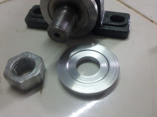 แกนเพลายึดใบเลื่อยวงเดือนพร้อมชุดลูกปืนยึดกับโต็ะได้เลย