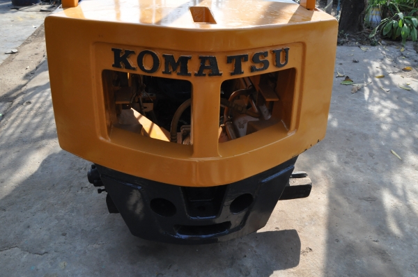 ขายรถโฟร์คลิฟท์   KOMATSU FD15 เครื่องดีเซล เสา 3 เมตร
