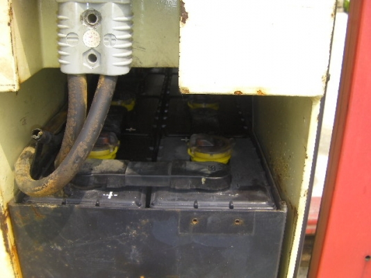 โฟกค์ลิฟต์ไฟฟ้าแบบยืน1ตันยี่ห้ออิชิยูเสาสูง3เมตรงายาว1.10เมตรแบตสวยราคา75,000บาทfrom japan