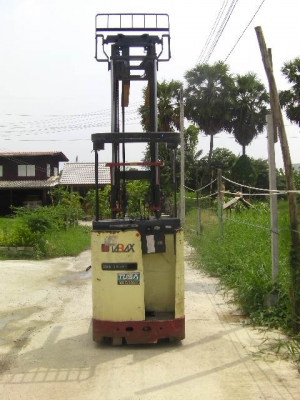 โฟกค์ลิฟต์ไฟฟ้าแบบยืน1ตันยี่ห้ออิชิยูเสาสูง3เมตรงายาว1.10เมตรแบตสวยราคา75,000บาทfrom japan