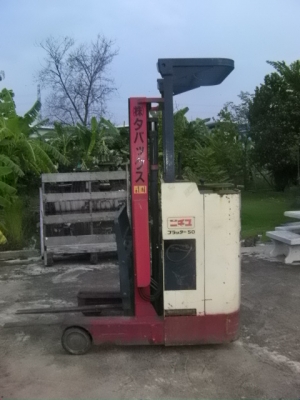 โฟกค์ลิฟต์ไฟฟ้าแบบยืน1ตันยี่ห้ออิชิยูเสาสูง3เมตรงายาว1.10เมตรแบตสวยราคา75,000บาทfrom japan