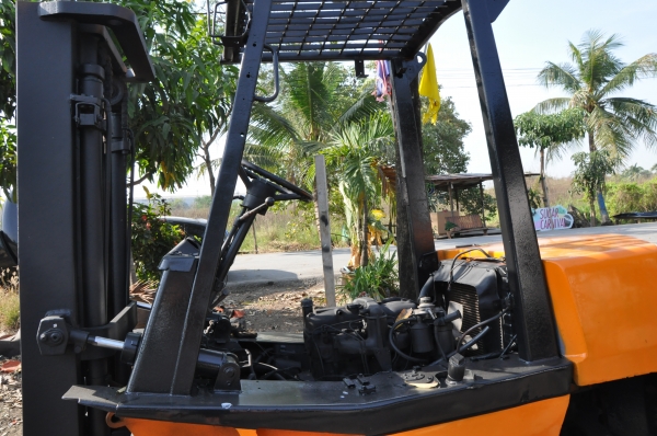 รถโฟร์คลิฟท์ TOYOTA  3 ตัน เกียร์ออโต้ เครื่องดีเซล พร้อมใช้งานเลย