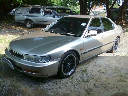 honda accord ไฟท้าย 2 ก้อน ปี 97 เกียร์ออโต้ เครื่อง vtec ติดแก๊ส ngv ค่ะ