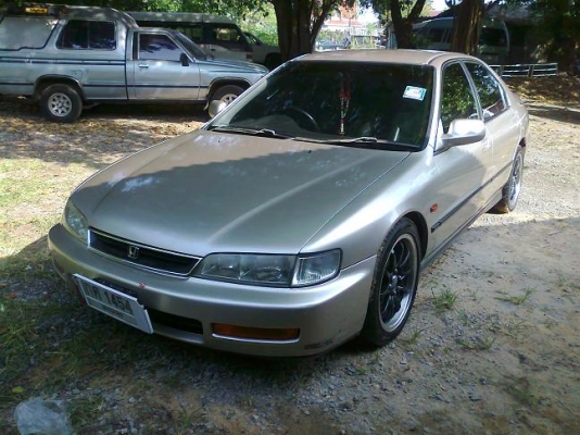 honda accord ไฟท้าย 2 ก้อน ปี 97 เกียร์ออโต้ เครื่อง vtec ติดแก๊ส ngv ค่ะ