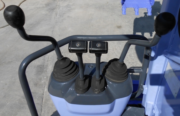 ขายรถขุด KOMUTSU PC 28 UU-2E (รุ่นพิเศษ)เก่านอกพร้อมใช้งาน