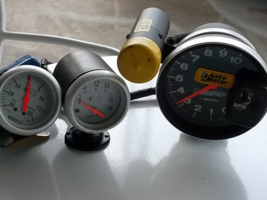 ขายด่วนๆๆชิบไลน์AUTO METER /วัดบูชBOOST20ปอน/วัดแบตเตอรี่AUTO GAUGE16V.  ราคาถูกๆๆ