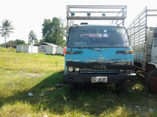 ต้องการขายรถอีซุเจซีเอ็มสภาพ80\%พร้อมใช้สนใจติดต่อได้โดยตรง