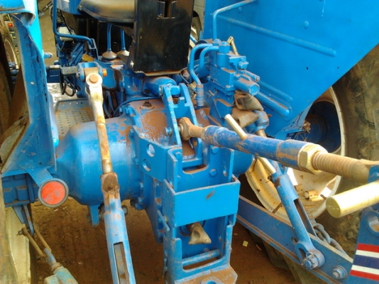 FORD 3930 NEW HOLLAND - 2 เพลา สภาพดีมากสวยจัดทั้งคันเหมือนใหม่ 60 แรง เกียร์ 8X8 เครื่องแรงดีกำลังไม่ตก ปั๊มเช็คใหม่เอี่ยม อุปกรณ์ครบ ยางสภาพดี 80\% เอกสารครบถูกต้องพร้อมใช้งานได้เลยครับ