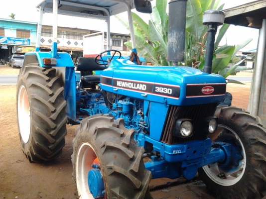 FORD 3930 NEW HOLLAND - 2 เพลา สภาพดีมากสวยจัดทั้งคันเหมือนใหม่ 60 แรง เกียร์ 8X8 เครื่องแรงดีกำลังไม่ตก ปั๊มเช็คใหม่เอี่ยม อุปกรณ์ครบ ยางสภาพดี 80\% เอกสารครบถูกต้องพร้อมใช้งานได้เลยครับ