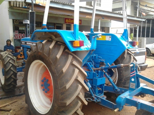 FORD 3930 NEW HOLLAND - 2 เพลา สภาพดีมากสวยจัดทั้งคันเหมือนใหม่ 60 แรง เกียร์ 8X8 เครื่องแรงดีกำลังไม่ตก ปั๊มเช็คใหม่เอี่ยม อุปกรณ์ครบ ยางสภาพดี 80\% เอกสารครบถูกต้องพร้อมใช้งานได้เลยครับ