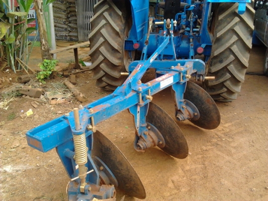 FORD 3930 NEW HOLLAND - 2 เพลา สภาพดีมากสวยจัดทั้งคันเหมือนใหม่ 60 แรง เกียร์ 8X8 เครื่องแรงดีกำลังไม่ตก ปั๊มเช็คใหม่เอี่ยม อุปกรณ์ครบ ยางสภาพดี 80\% เอกสารครบถูกต้องพร้อมใช้งานได้เลยครับ