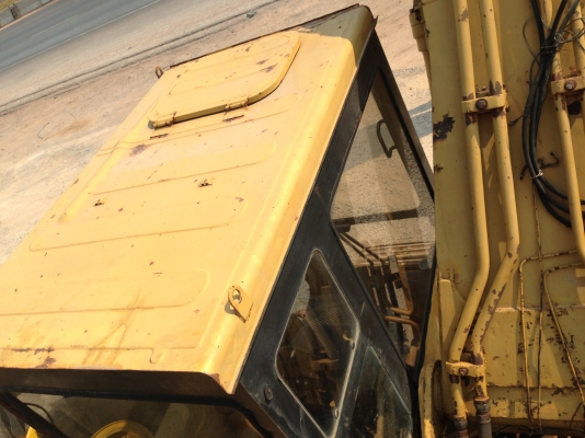 ขายรถแบ็คโฮ CAT E200B นำเข้าจากญี่ปุ่น มี VDO ครับ สภาพสวย คอนโทรลสั้น ติดต่อ 089-8368497/081-2990958