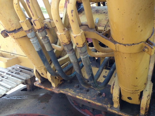 ขายรถแบ็คโฮ CAT E200B นำเข้าจากญี่ปุ่น มี VDO ครับ สภาพสวย คอนโทรลสั้น ติดต่อ 089-8368497/081-2990958