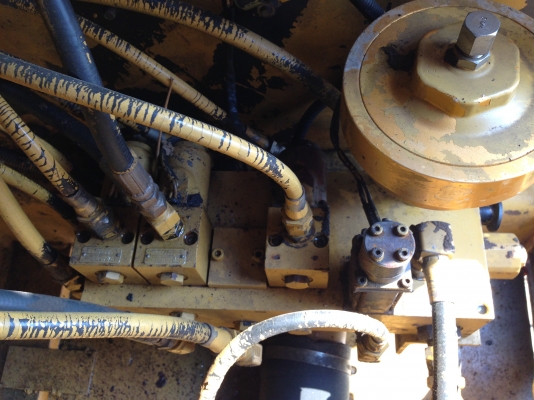 ขายรถแบ็คโฮ CAT E200B นำเข้าจากญี่ปุ่น มี VDO ครับ สภาพสวย คอนโทรลสั้น ติดต่อ 089-8368497/081-2990958