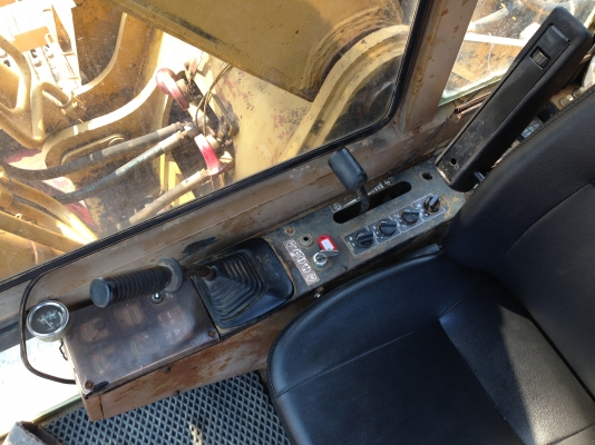 ขายรถแบ็คโฮ CAT E200B นำเข้าจากญี่ปุ่น มี VDO ครับ สภาพสวย คอนโทรลสั้น ติดต่อ 089-8368497/081-2990958