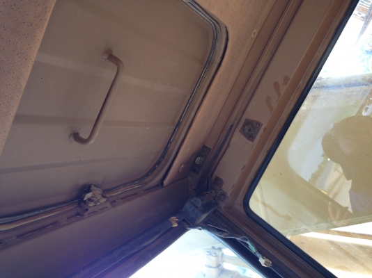 ขายรถแบ็คโฮ CAT E200B นำเข้าจากญี่ปุ่น มี VDO ครับ สภาพสวย คอนโทรลสั้น ติดต่อ 089-8368497/081-2990958