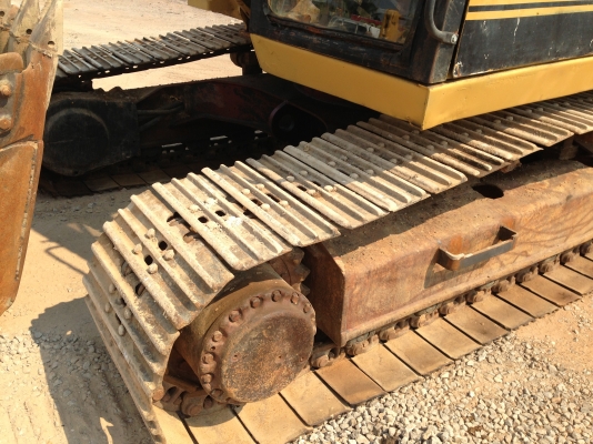 ขายรถแบ็คโฮ CAT E200B นำเข้าจากญี่ปุ่น มี VDO ครับ สภาพสวย คอนโทรลสั้น ติดต่อ 089-8368497/081-2990958