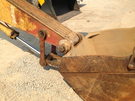 ขายรถแบ็คโฮ CAT E200B นำเข้าจากญี่ปุ่น มี VDO ครับ สภาพสวย คอนโทรลสั้น ติดต่อ 089-8368497/081-2990958