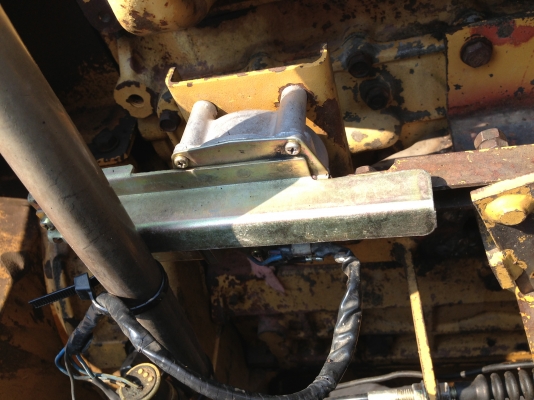 ขายรถแบ็คโฮ CAT E200B นำเข้าจากญี่ปุ่น มี VDO ครับ สภาพสวย คอนโทรลสั้น ติดต่อ 089-8368497/081-2990958