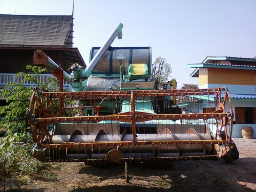 ขายรถเกี่ยวข้าว มีอุ้ม ไซโลปรับระดับ เครื่องยนต์ HO7C TURBO ตัวเดิน 12