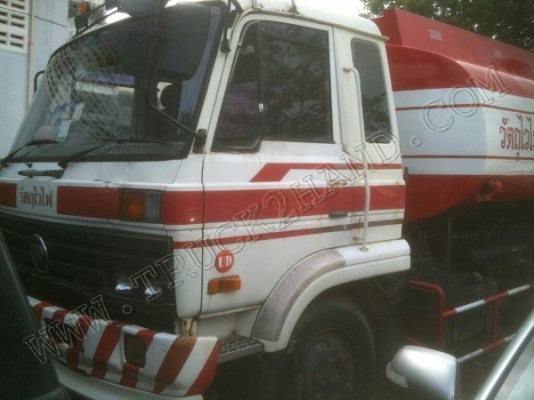 รถบรรทุก 10 ล้อ บรรทุก น้ำมัน