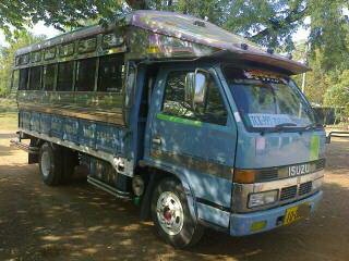 ขายรถ 6 ล้อ กระบะคาร์โก้ รถ 2 แถว ISUZU 110 สภาพสวย ใช้งานอยู่